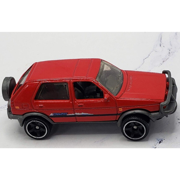 2018 Matchbox #99 MBX Road Trip '90 Volkswagen Golf Country Red - Picture 5 of 8